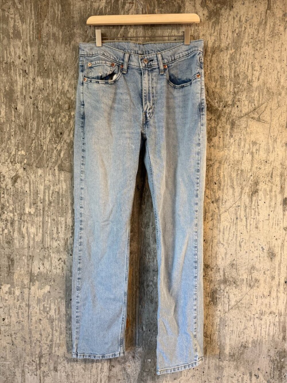 LEVI'S Men's 514 Straight Jeans Size 31X32 In Light Wash - Picture 4 of 9